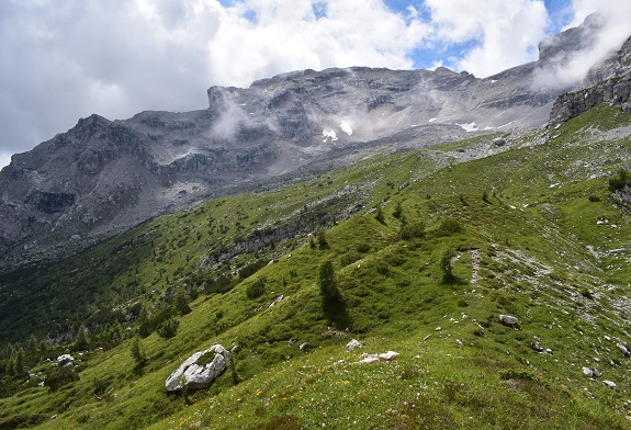 Dal Passo Duran (1.601 m) al Bivacco Grisetti (2.050 m) - Gruppo della Civetta