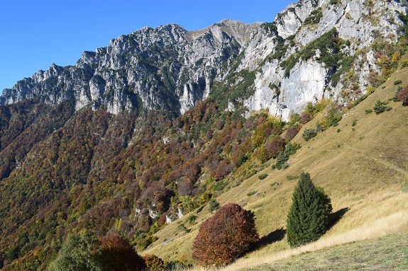 Dal Lago di Tenno al Rifugio Pernici per il 