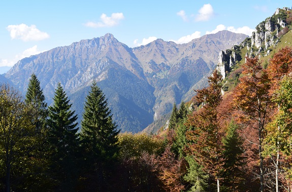 Dal Lago di Tenno al Rifugio Pernici per il 