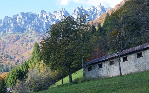 Dal Lago di Tenno al Rifugio Pernici per il 