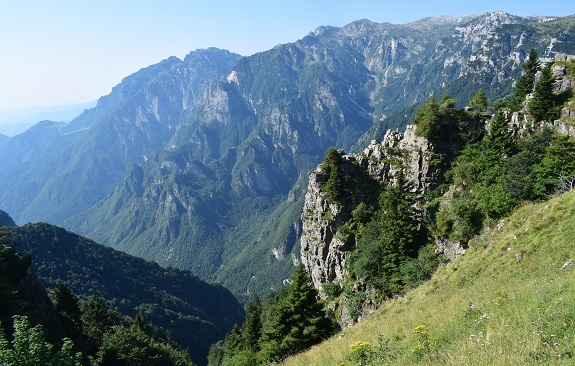 Monte Maggio (1.853 m) dal Passo della Borcola - Altopiano di Folgaria