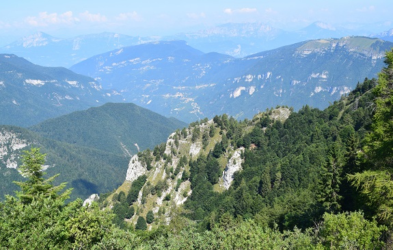 Monte Maggio (1.853 m) dal Passo della Borcola - Altopiano di Folgaria