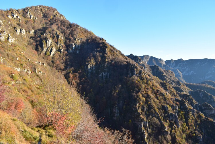 Le due cime dello Zingla da Eno (Prealpi Bresciane)