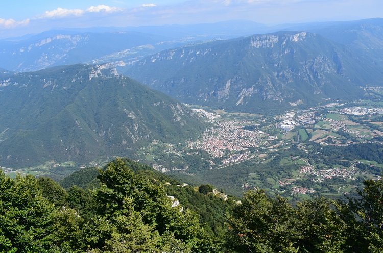 Priafor (1.659 m) dal Colletto Grande di Velo (Prealpi Vicentine)