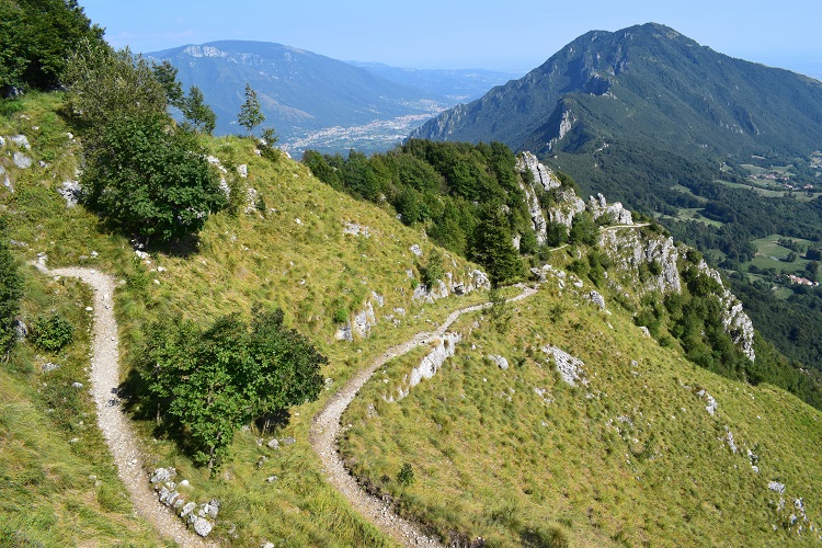 Priafor (1.659 m) dal Colletto Grande di Velo (Prealpi Vicentine)