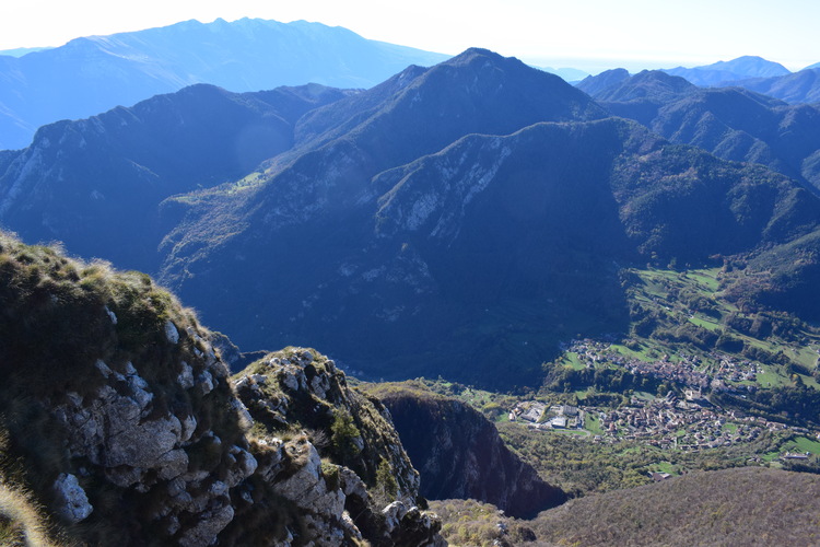 In cammino tra Cima d''Oro e Cima Parì (Alpi di Ledro)