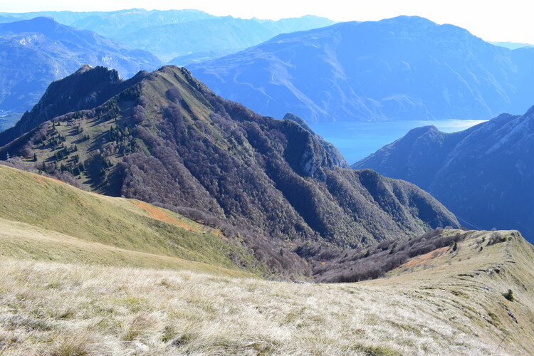 In cammino tra Cima d''Oro e Cima Parì (Alpi di Ledro)