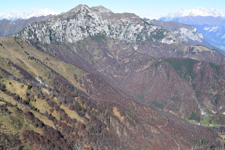 In cammino tra Cima d''Oro e Cima Parì (Alpi di Ledro)