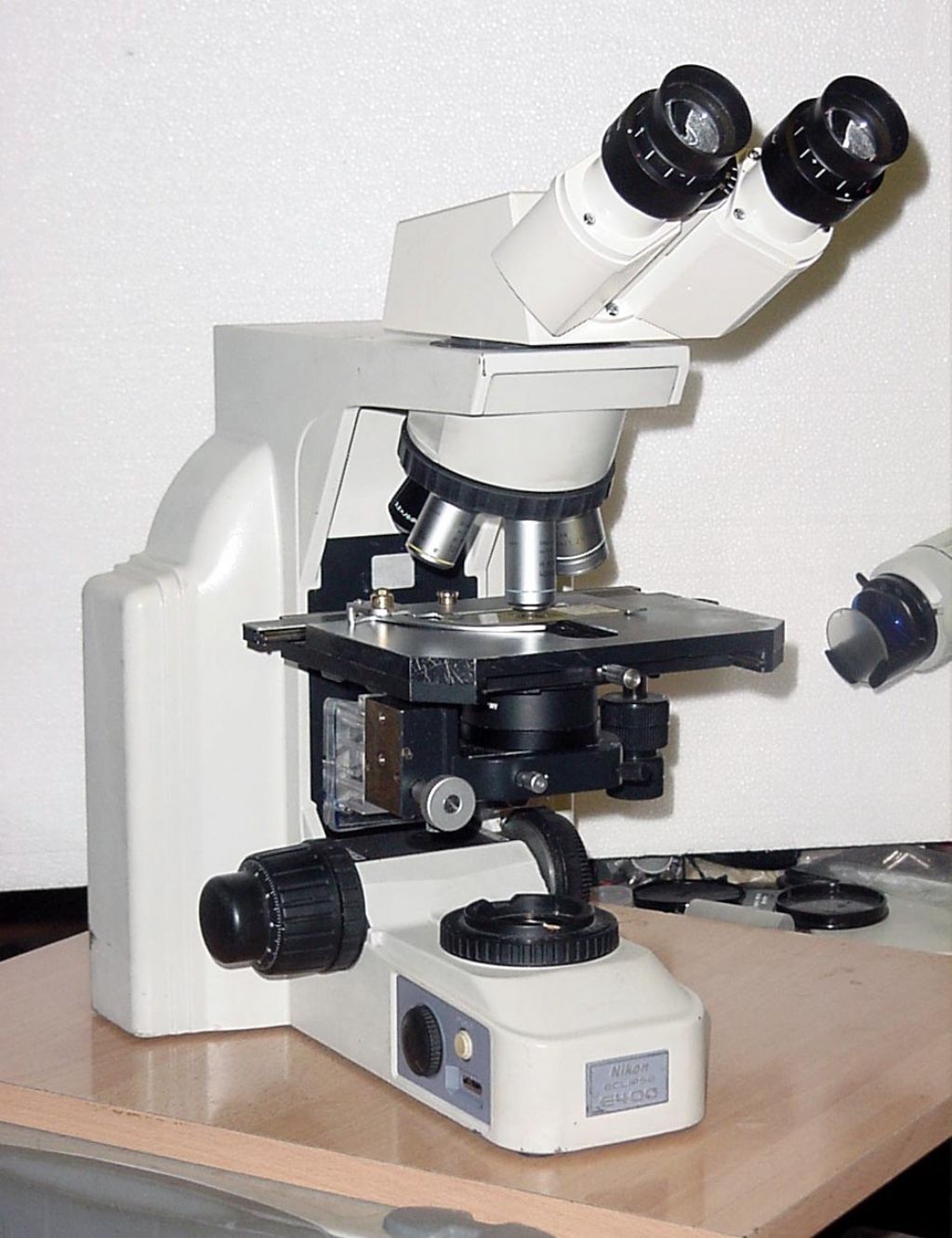 Utilizzare gli obiettivi ad infinito sui vecchi microscopi.