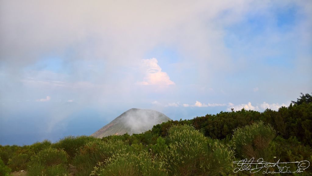 Monte Fossa delle Felci 962m . Isola di Salina - Eolie