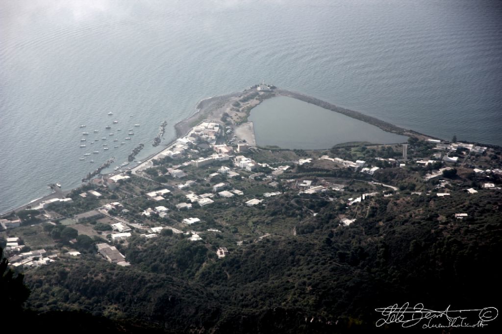 Monte Fossa delle Felci 962m . Isola di Salina - Eolie