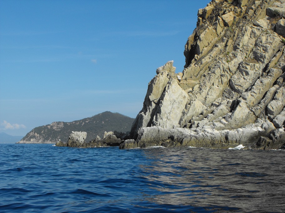 Le scogliere tra Moneglia e Sestri Levante