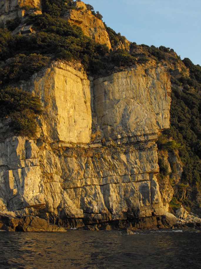 Le scogliere tra Moneglia e Sestri Levante