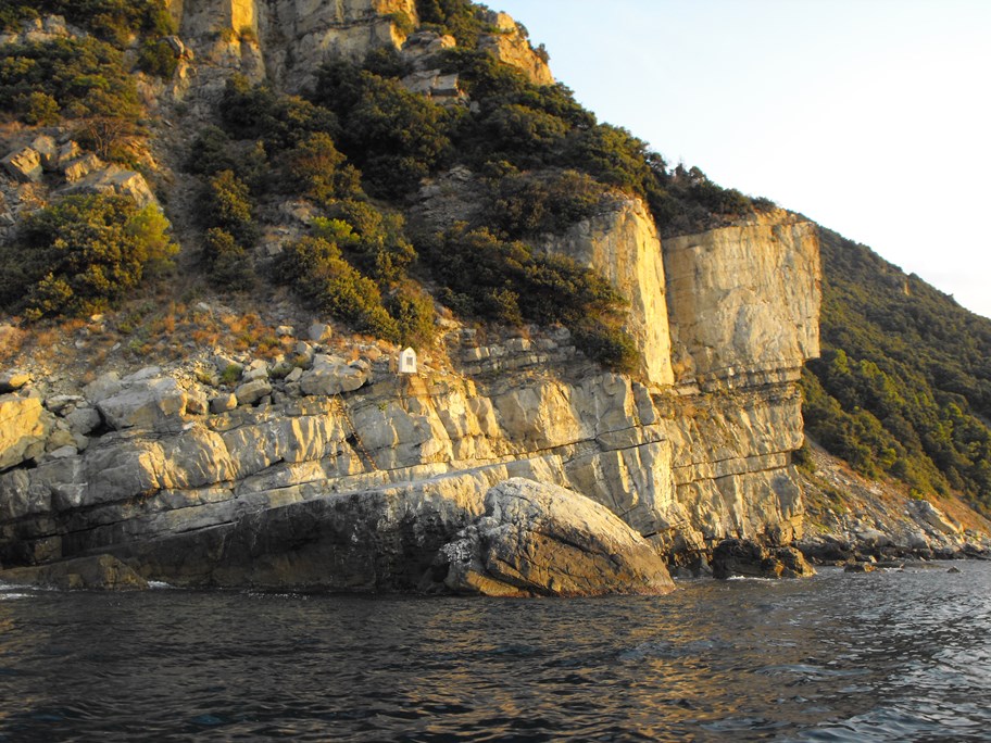 Le scogliere tra Moneglia e Sestri Levante