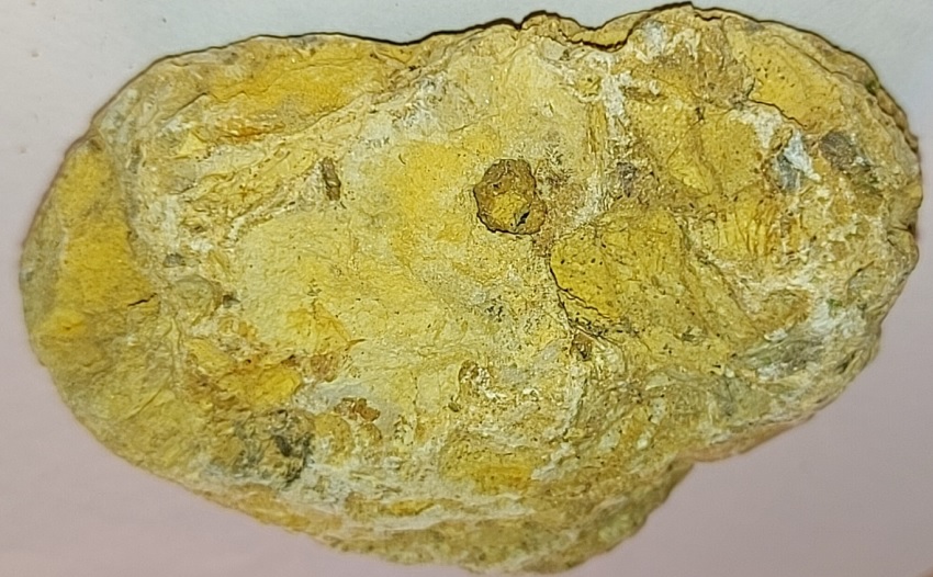 Roccia di colore giallo (da identificare)