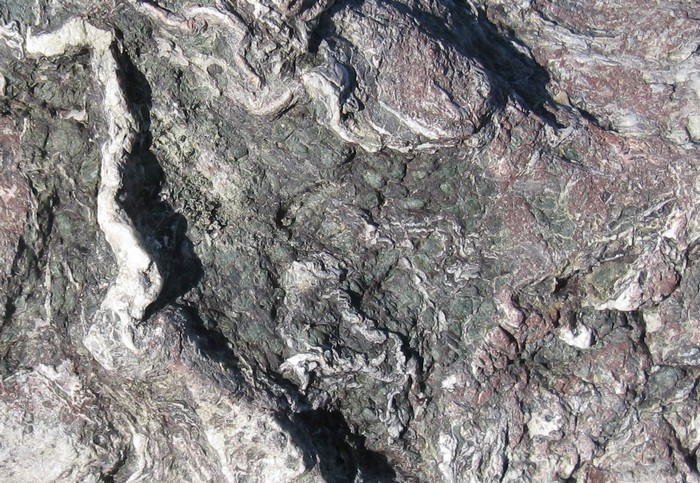 pietra saponaria? No, roccia serpentinosa (forse oficalcite)