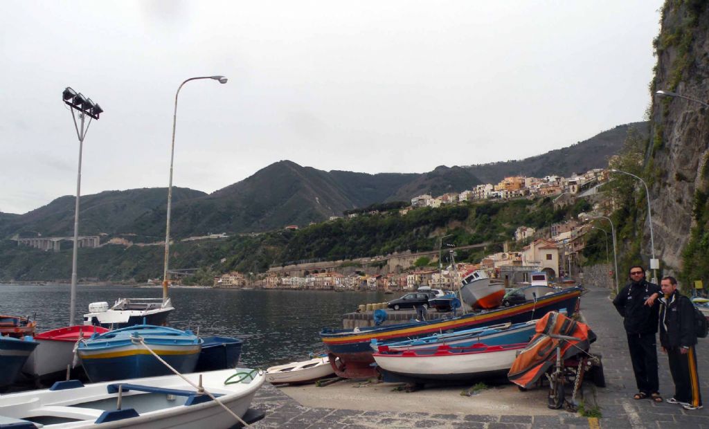 Salendo al castello di Scilla