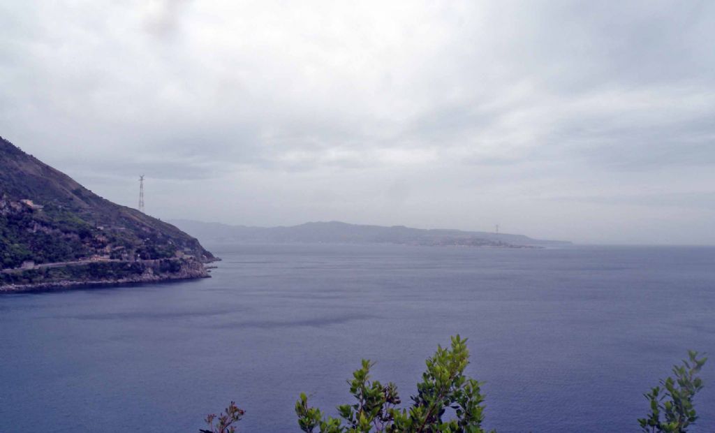 Salendo al castello di Scilla