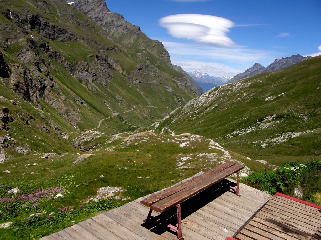 Nubi lenticolari: una formazione di UFO