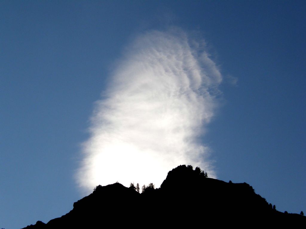 Nubi lenticolari: una formazione di UFO