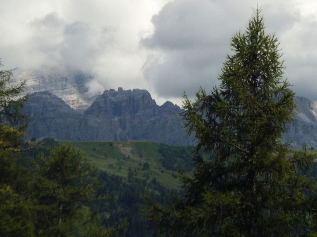 Dal Passo Gardena al Passo Pordoi per la Val Badia