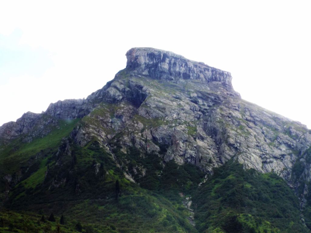 Dal Passo Gardena al Passo Pordoi per la Val Badia