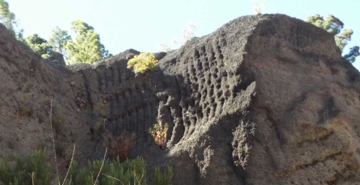 Da Tenerife (Canarie): Strani segni sulle rocce: probabili tracce lasciati da ruspe