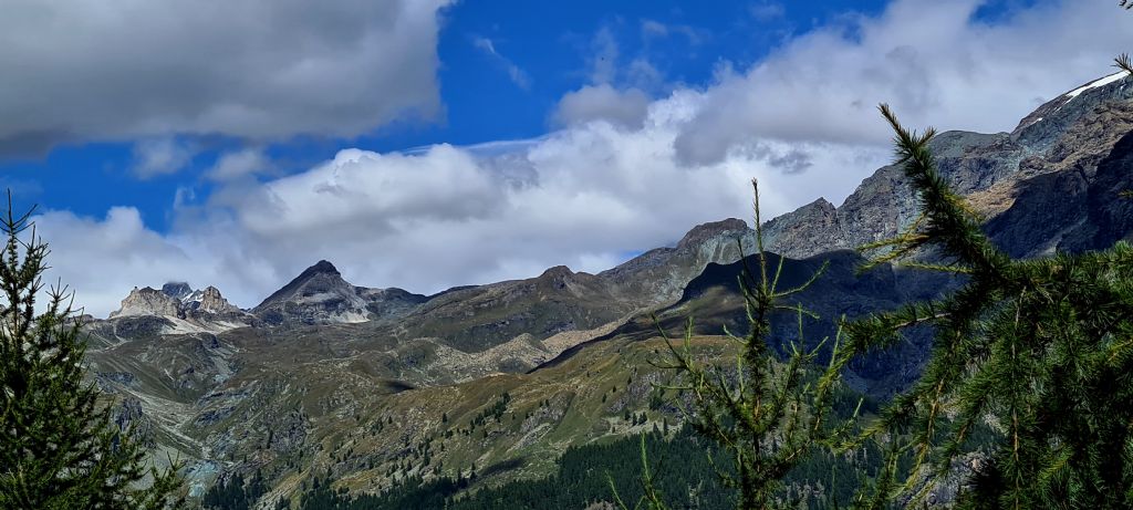 Dalla Val d''Aosta: che cima ?  Dent d''Hrens (4.171 m)