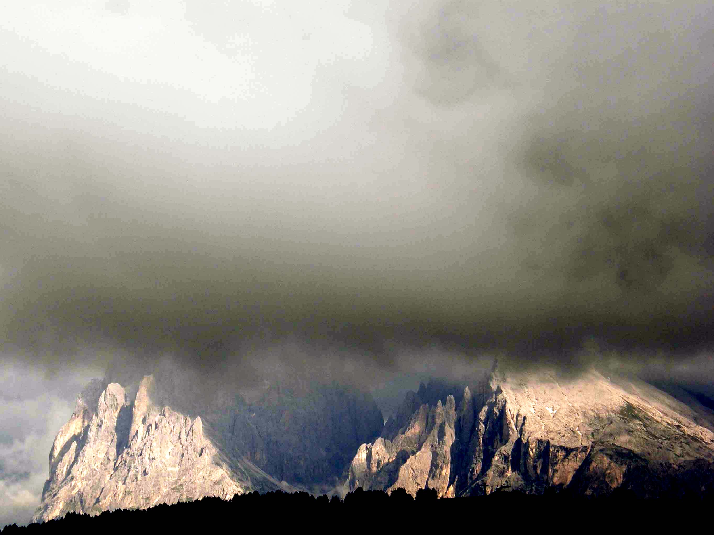 Gruppo del Sassolungo-Sassopiatto dall''Alpe di Siusi