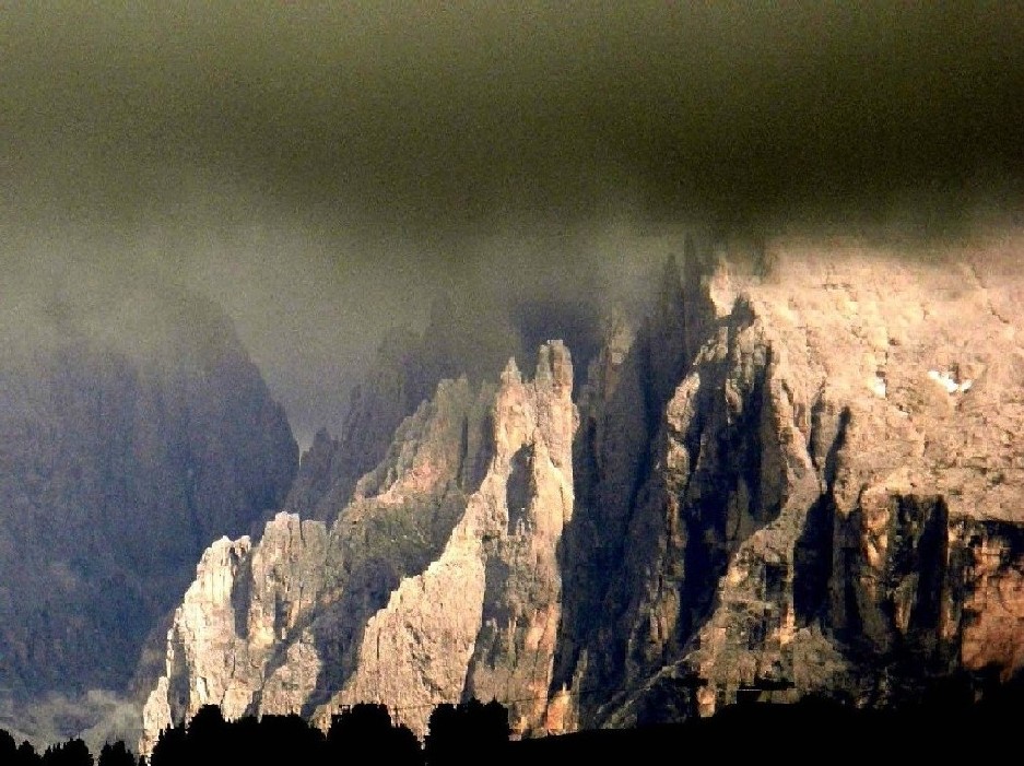 Gruppo del Sassolungo-Sassopiatto dall''Alpe di Siusi