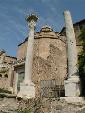 Tempio di Romolo, alle spalle della chiesa di San Cosma e Damiano